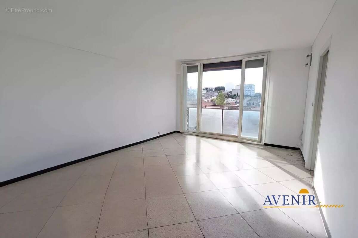 Appartement à MARSEILLE-4E