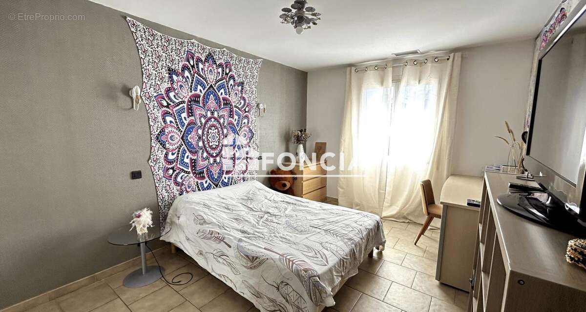 Maison à MONTAREN-ET-SAINT-MEDIERS