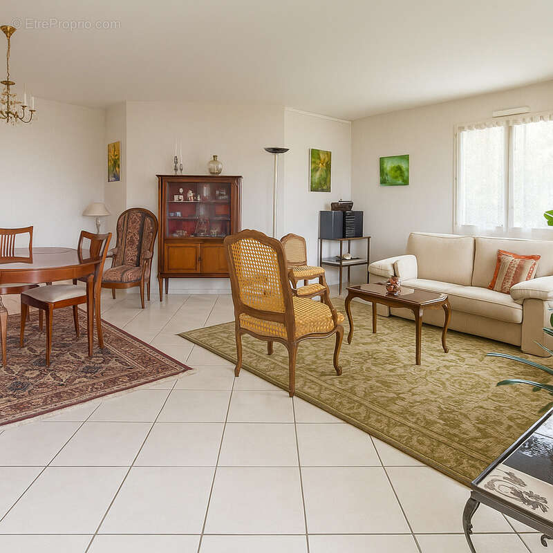À vendre   Appartement T4 de 143 m2 avec garage   Résidence calme proche centre-ville - photo 2