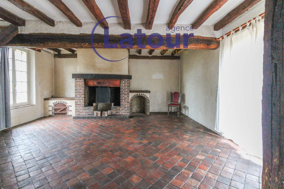 Maison à TREMBLAY-LES-VILLAGES