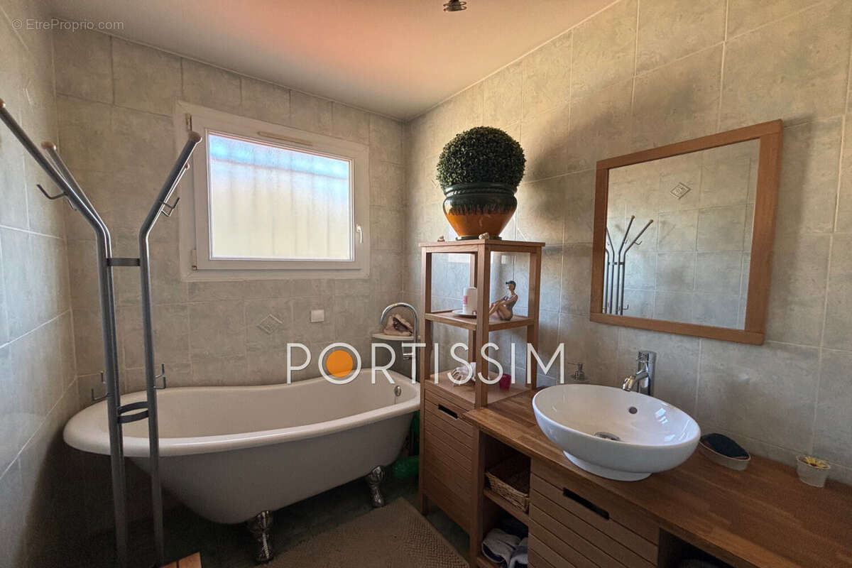 Maison à SAINT-LAURENT-DU-VAR