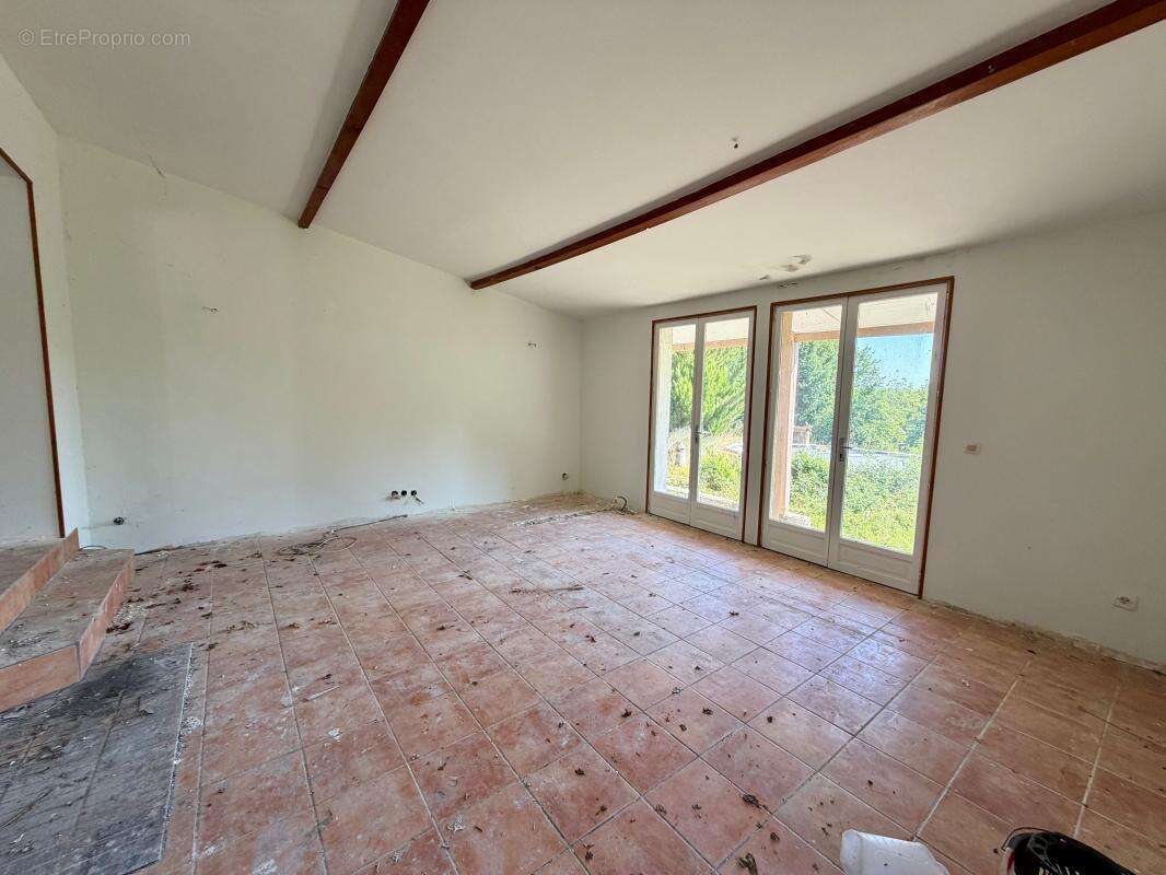 Vue et tranquillité pour cette maison avec hangar de 200m2 - photo 4