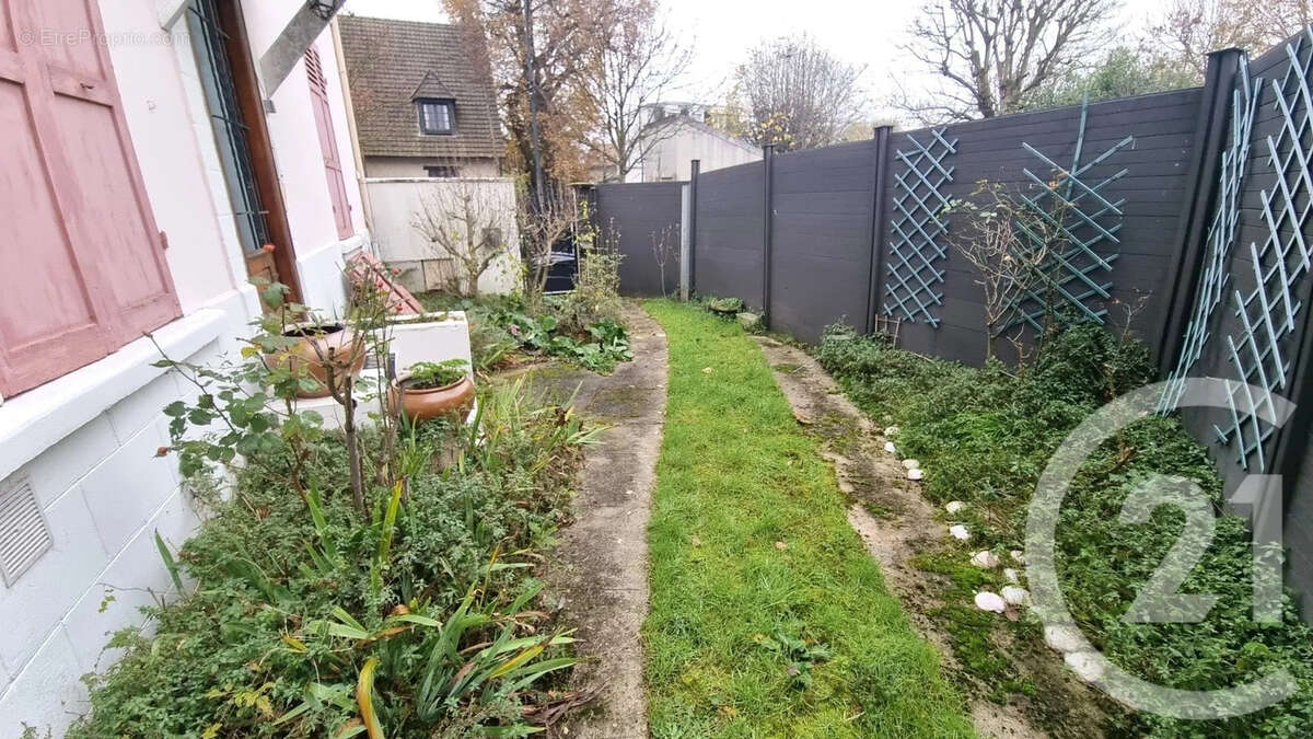 Maison à SAINT-MAUR-DES-FOSSES