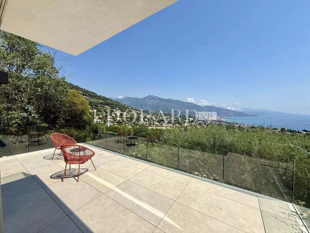 Somptueuse villa complètement rénovée avec piscine chauffée et splendide vue mer panoramique - photo 2