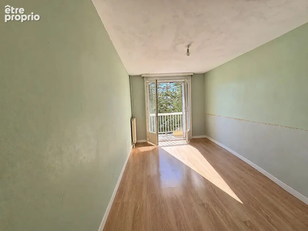 T4 de 78 m² avec double séjour : de l'espace, un box et une cave ! - photo 4