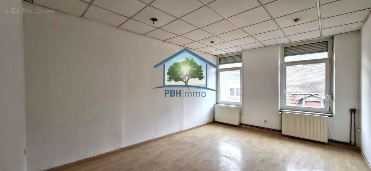 BITCHE (57) - Immeuble de rapport de 219,40 m², 10 pièces, 3 appartements + local commercial de 52 m² et petit jardin - photo 14