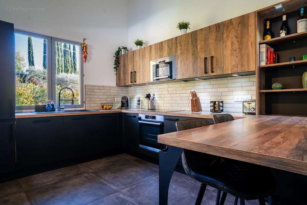 Maison à TOURRETTES-SUR-LOUP