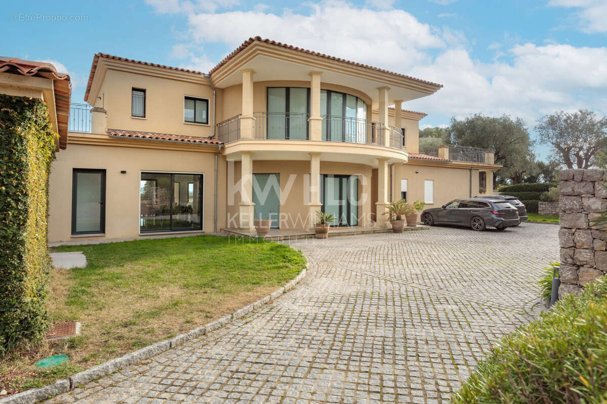 Maison à ROQUEFORT-LES-PINS