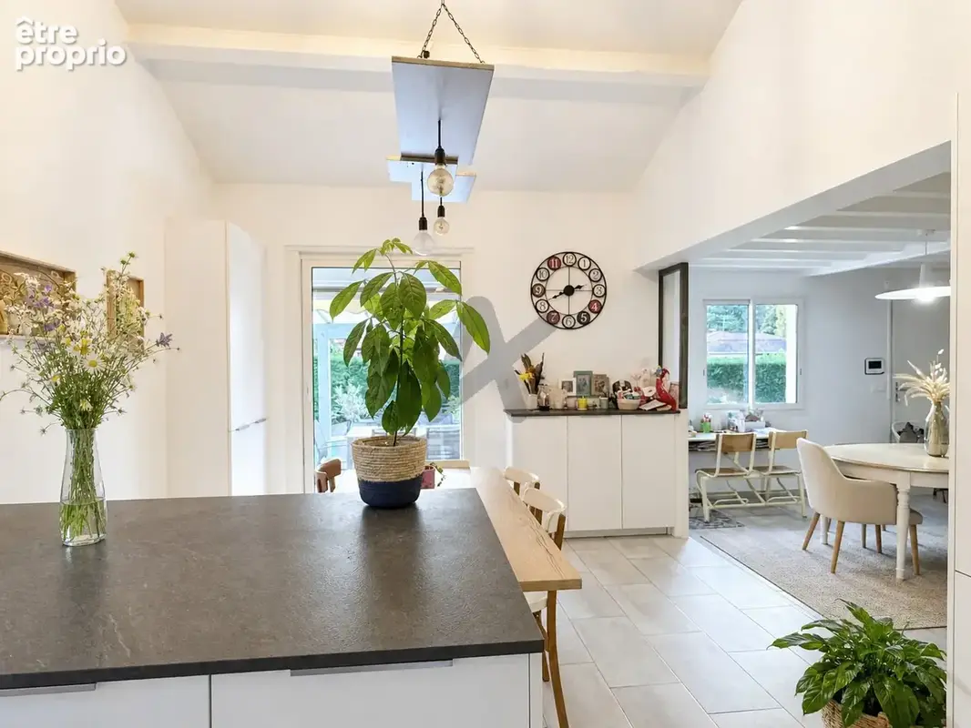 Maison 5 chambres au calme, prox écoles et commodités   Lissieu - photo 6