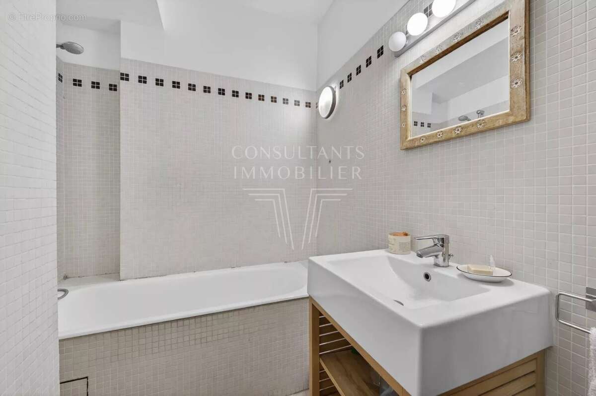 Appartement à NEUILLY-SUR-SEINE