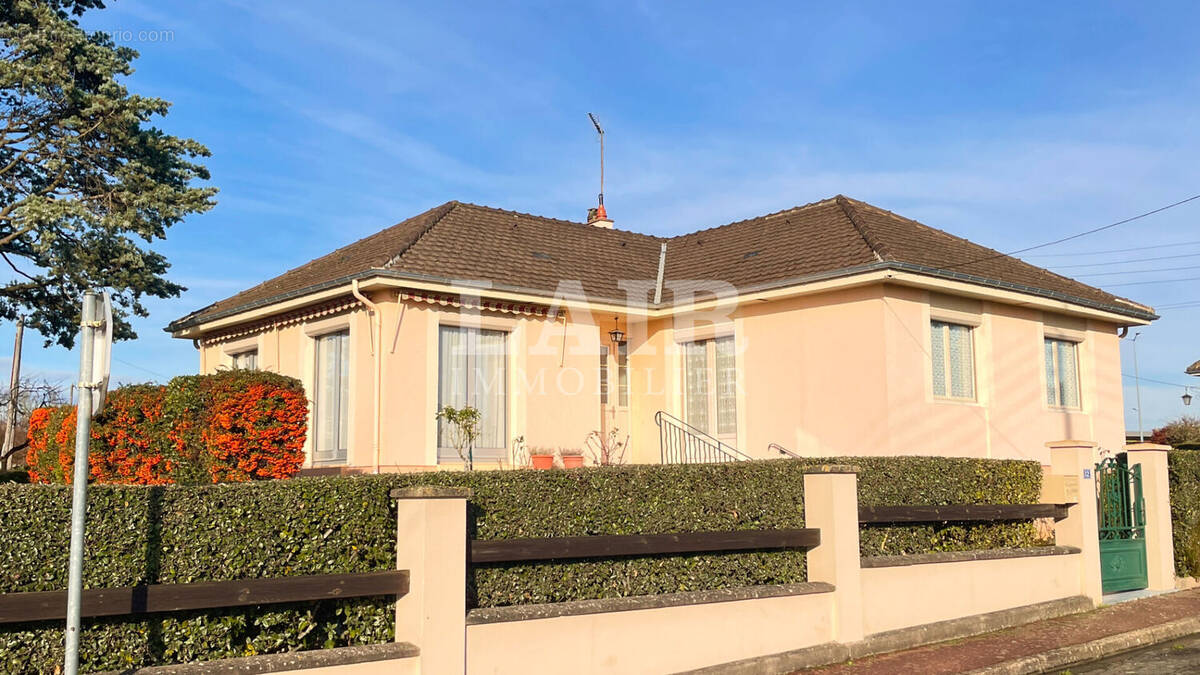 Maison à FRESNAY-SUR-SARTHE