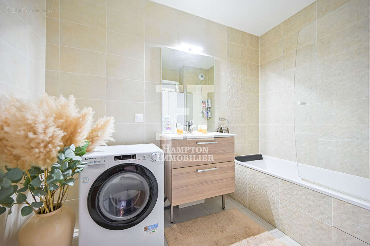 Appartement à COURBEVOIE