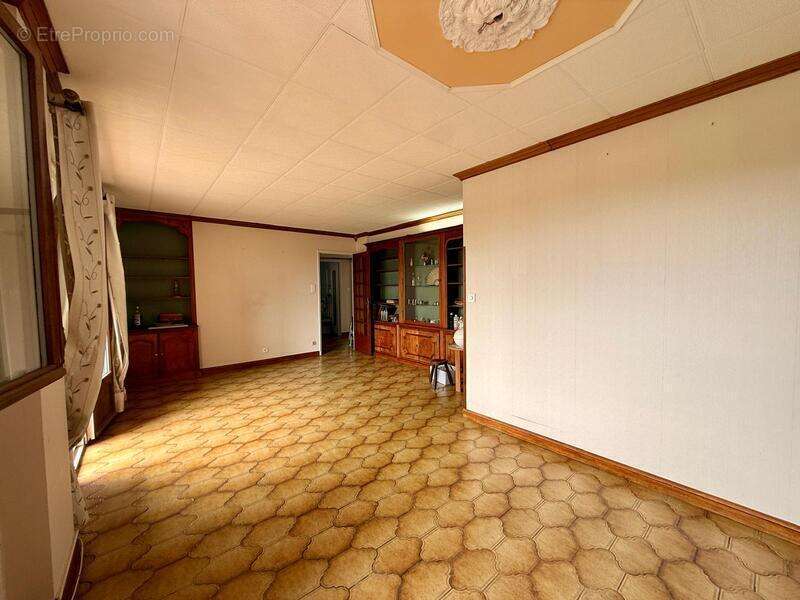 Rare à la vente : Appartement à vendre 4 pièces avec vue d'exception sur la cité de Carcassonne. Prix de vente : 124200€ - photo 5