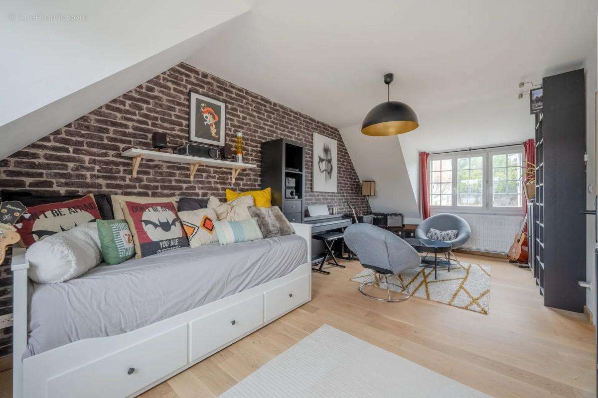 Maison à CRESPIERES