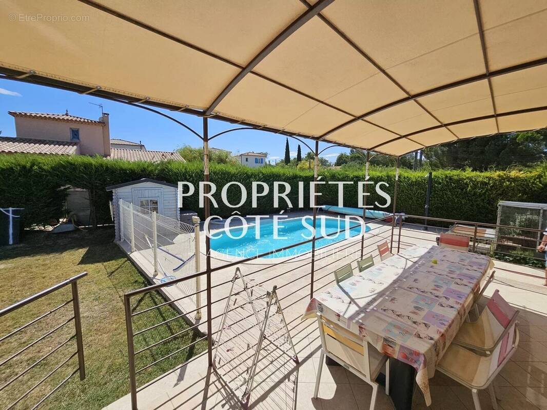 Maison à SAINT-LAURENT-DES-ARBRES