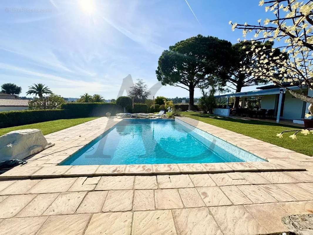 Maison à VILLENEUVE-LOUBET