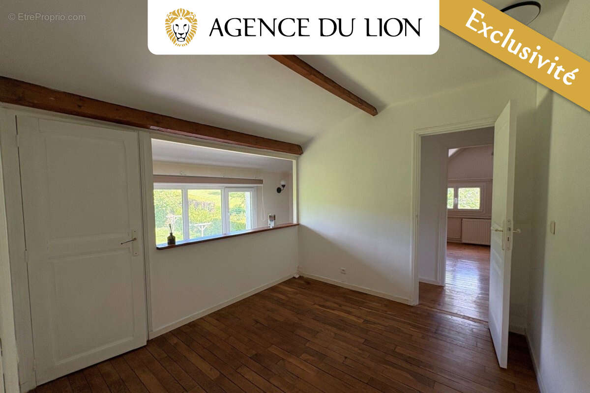 Maison à CHERISY