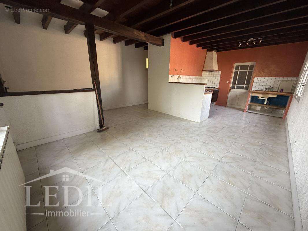 Maison de village deux chambres , garage et court - photo 5