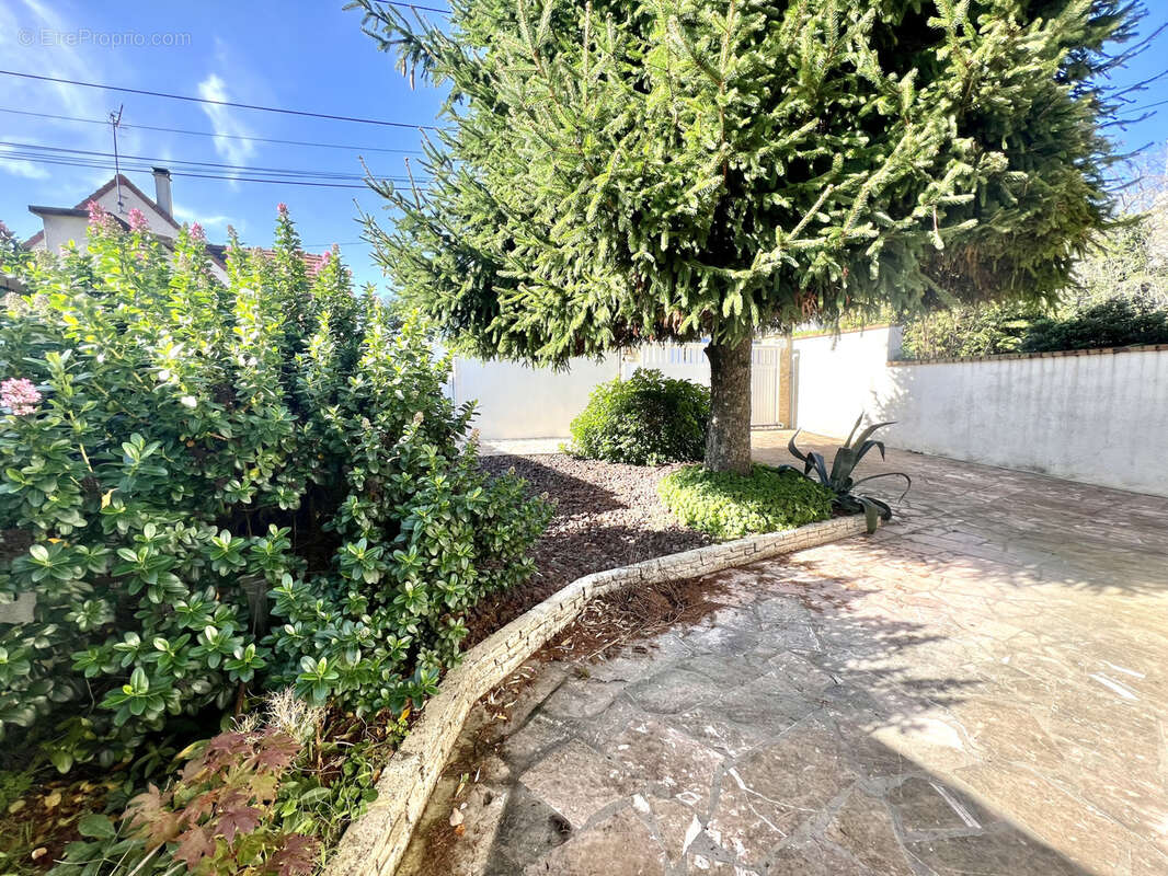 Maison à LA VILLE-DU-BOIS