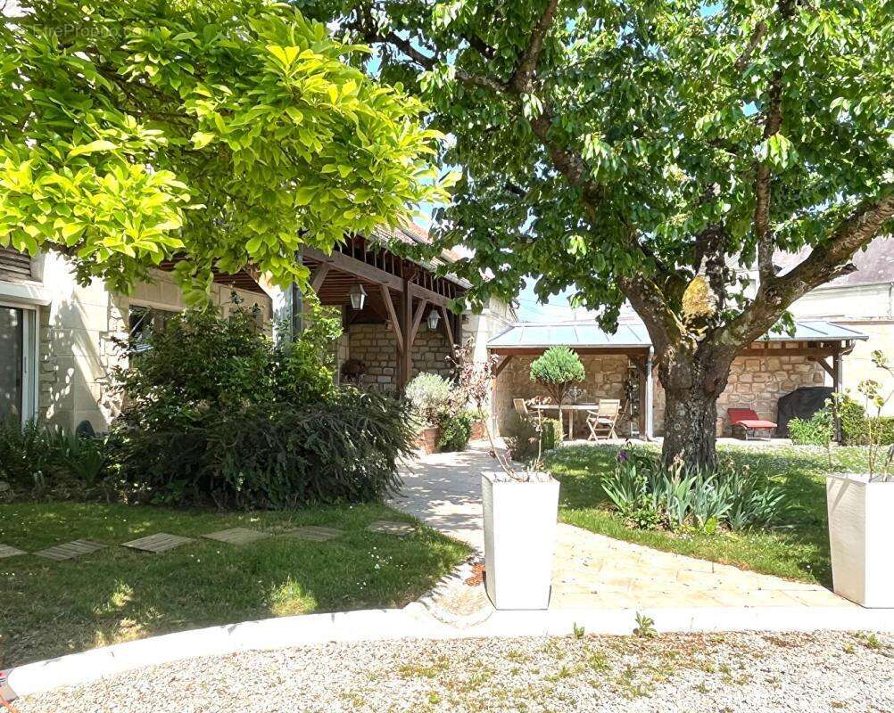 Belle propriété de 260m² - en 2 Habitations sur terrain de 614m² - photo 3