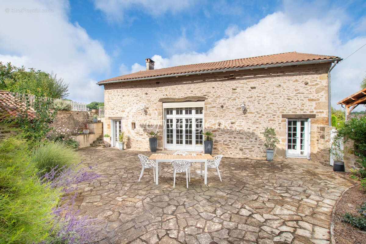 Maison à SAINT-JOUVENT