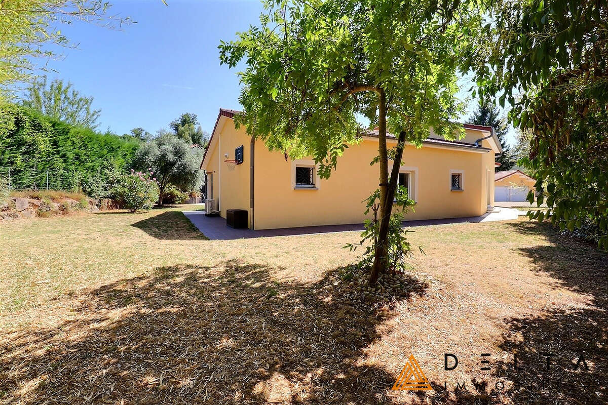 Maison 185 m² sur terrain de 1502 m² avec piscine - photo 17