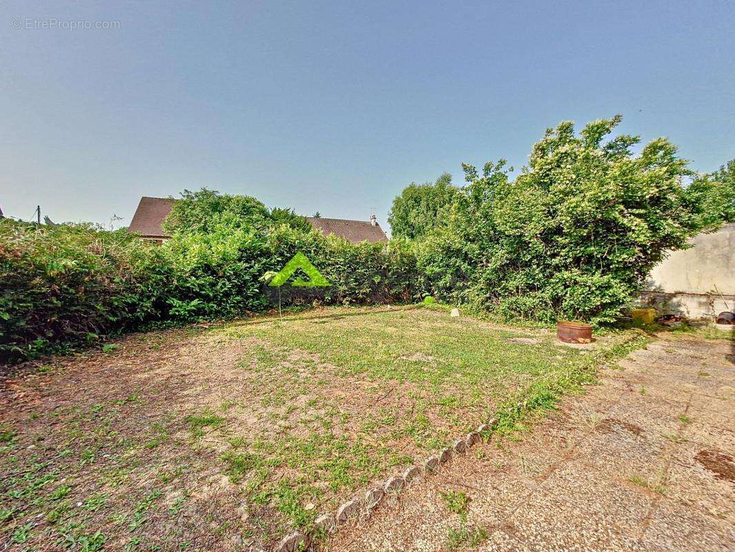 Maison à BUSSIERE-DUNOISE