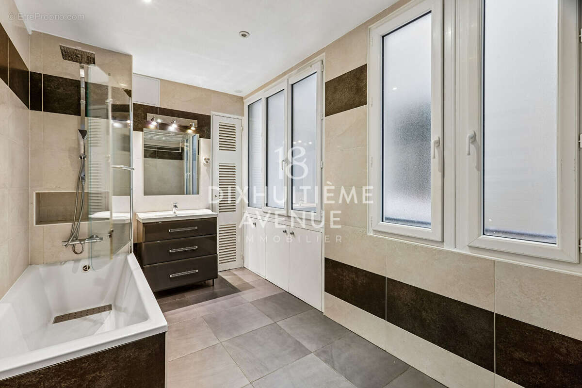 Appartement à PARIS-18E