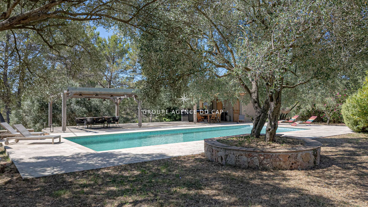 Maison à BAGNOLS-EN-FORET