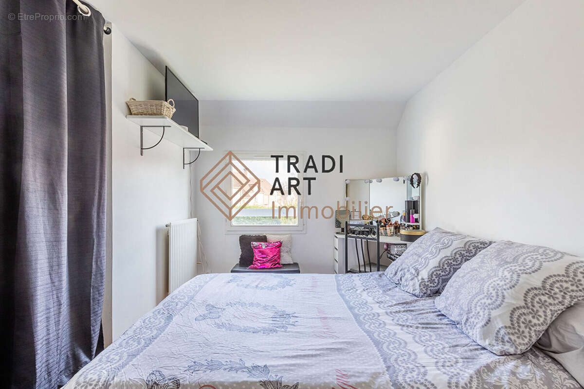 Maison à SAINTE-GENEVIEVE-DES-BOIS