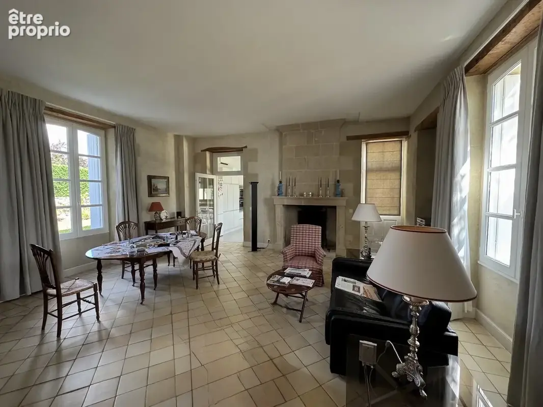Élégante maison de maitre 19e avec dépendances et jardin dans la région de Saumur - photo 7