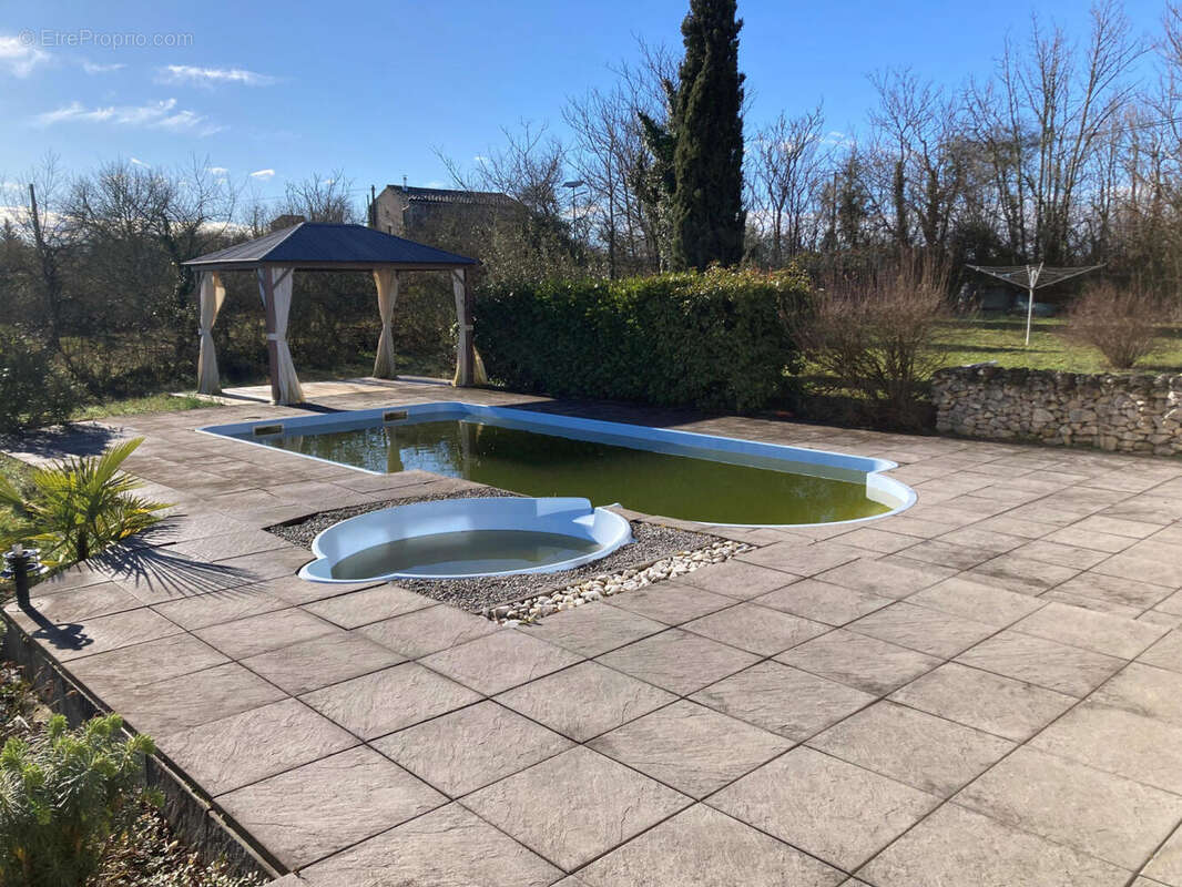 jakusy piscine - Maison à LALBENQUE