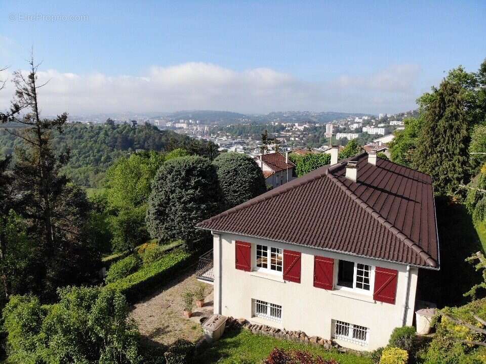 Maison à LA TOUR-EN-JAREZ