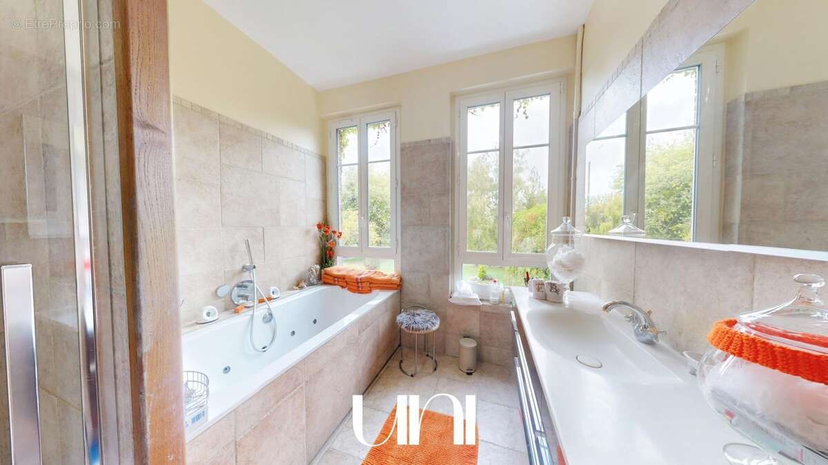 Maison à MEZIDON-CANON