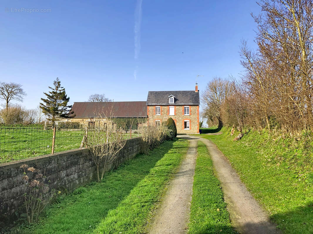 Maison à SAINT-DENIS-LE-VETU