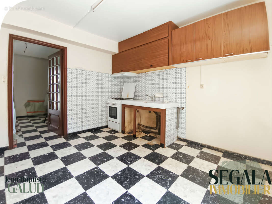 Maison de village de 82 m2 avec deux chambres, jardin et vue dégagée - photo 3