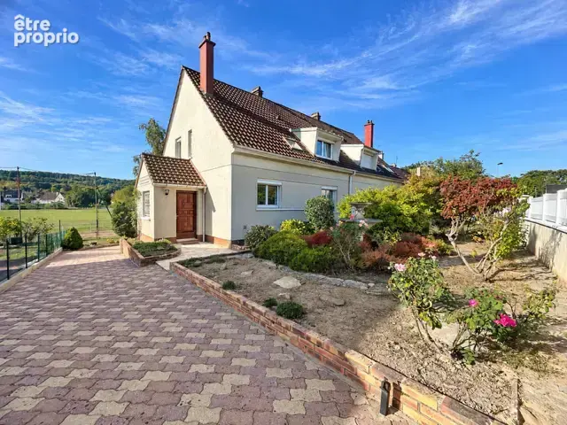MARCOUSSIS - Maison Familiale de 6 pièces édifiée sur sous-sol total - Vue sur le stade de rugby - Bon état - photo 1
