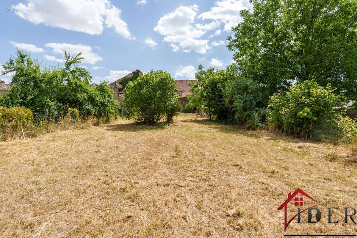 Maison de village sur 1328 m2 de terrain - photo 3