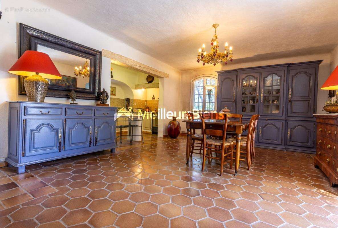 Maison à ROQUEBRUNE-SUR-ARGENS