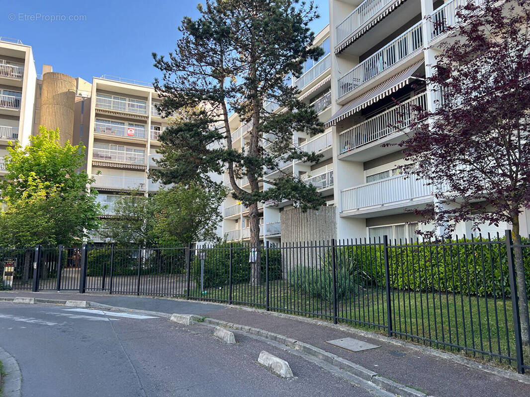 Appartement à SARTROUVILLE