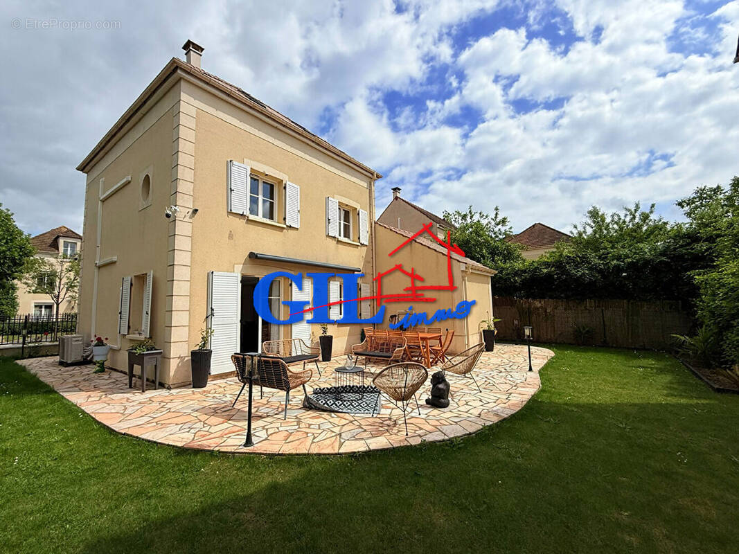 Maison à SAVIGNY-LE-TEMPLE
