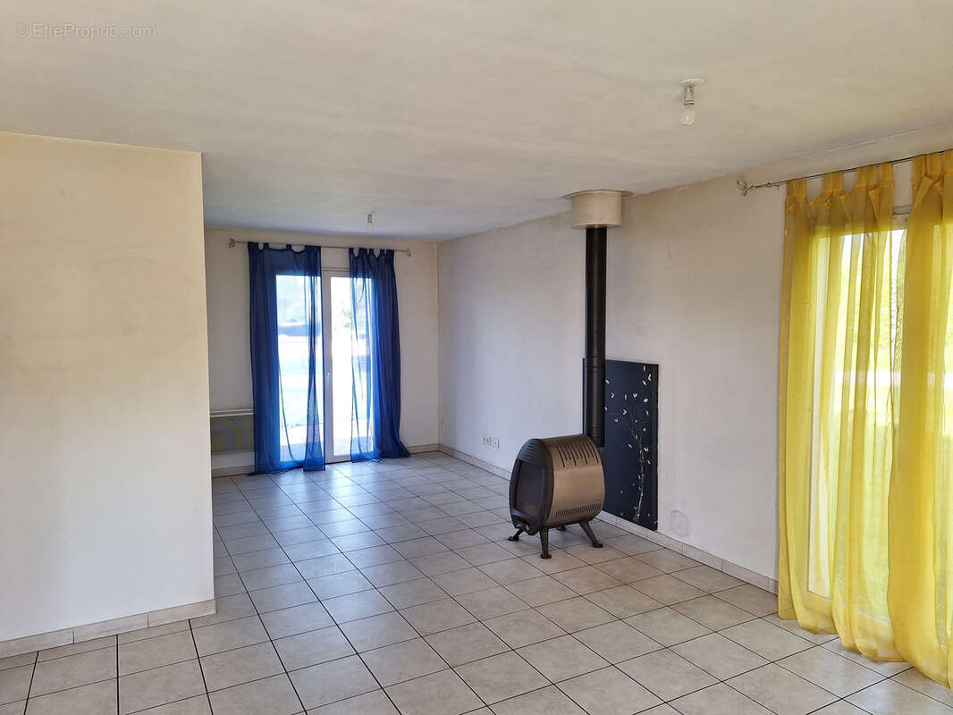 À Alboussière, maison à vendre - photo 2