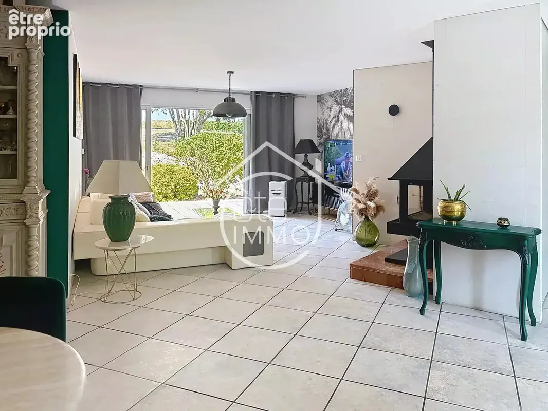 GUILLAC - Superbe propriété de 163 m2 de plain-pied avec piscine - photo 6