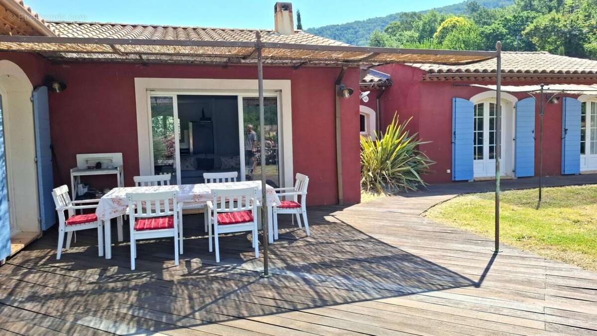 Collobrières  Maison de 146 m²  4 chambres  Terrain de 2 890 m²  Piscine - photo 3