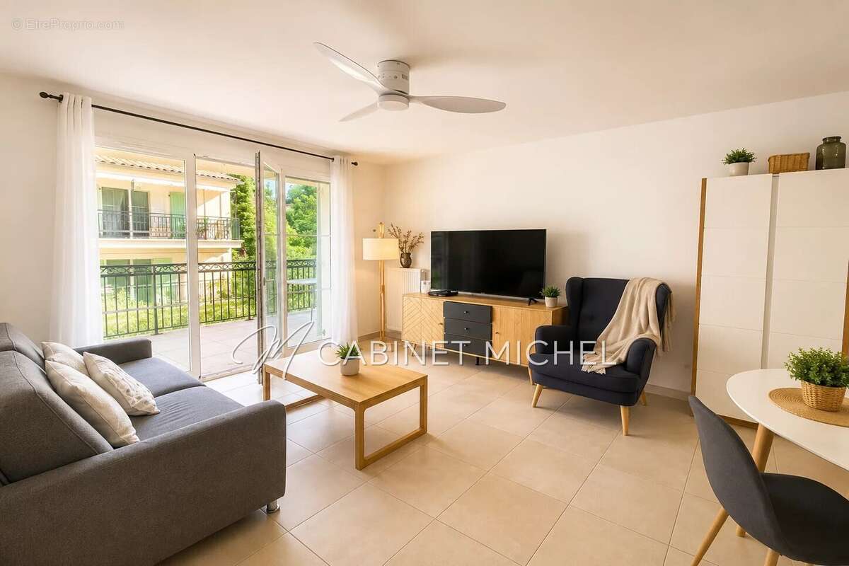 Appartement à ROQUEFORT-LES-PINS
