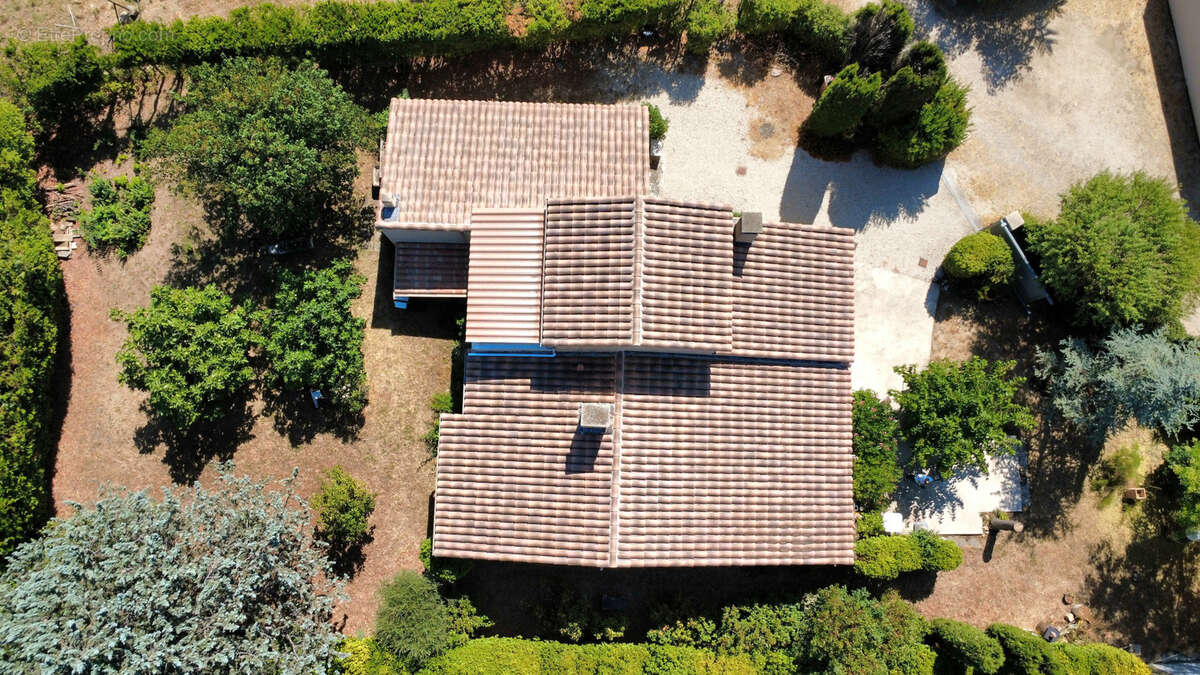 LAURIS CENTRE: Maison T4 de 100 m2 avec garage, atelier sur 1200 m2 de terrain - photo 3