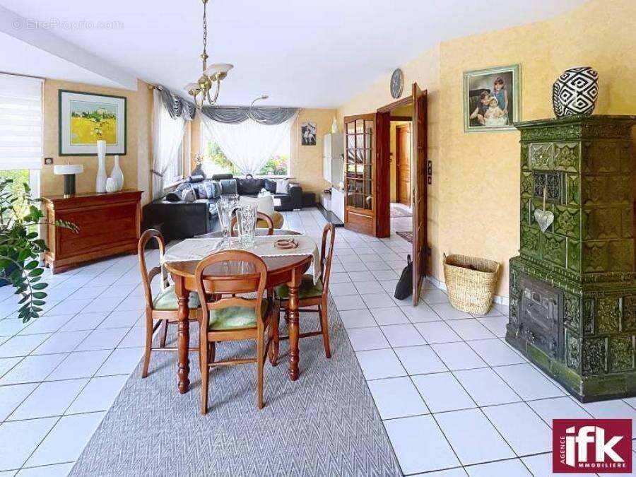 HORBOURG WIHR - Très belle Maison de 185 m² avec 4 chambres - Terrain de 8.35 ar - photo 9