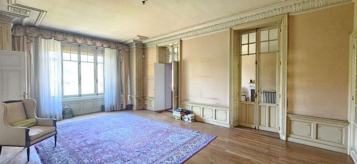 Exclu REMIREMONT – Appartement de caractère à rénover de 209 m²  avec jardin privatif+ 2 stationnements +  caves - photo 10
