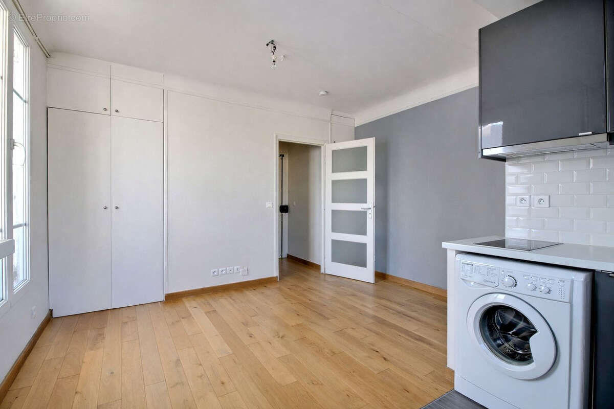 Appartement à PARIS-14E