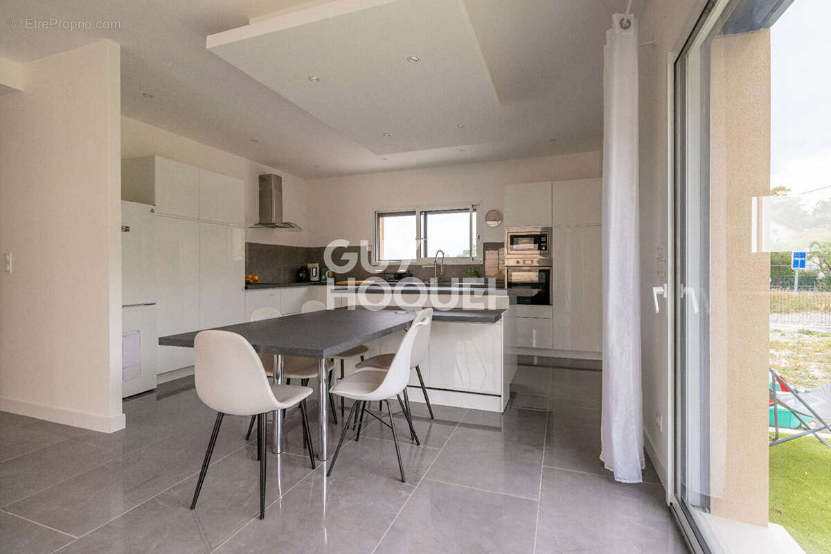 Maison à PESSAT-VILLENEUVE